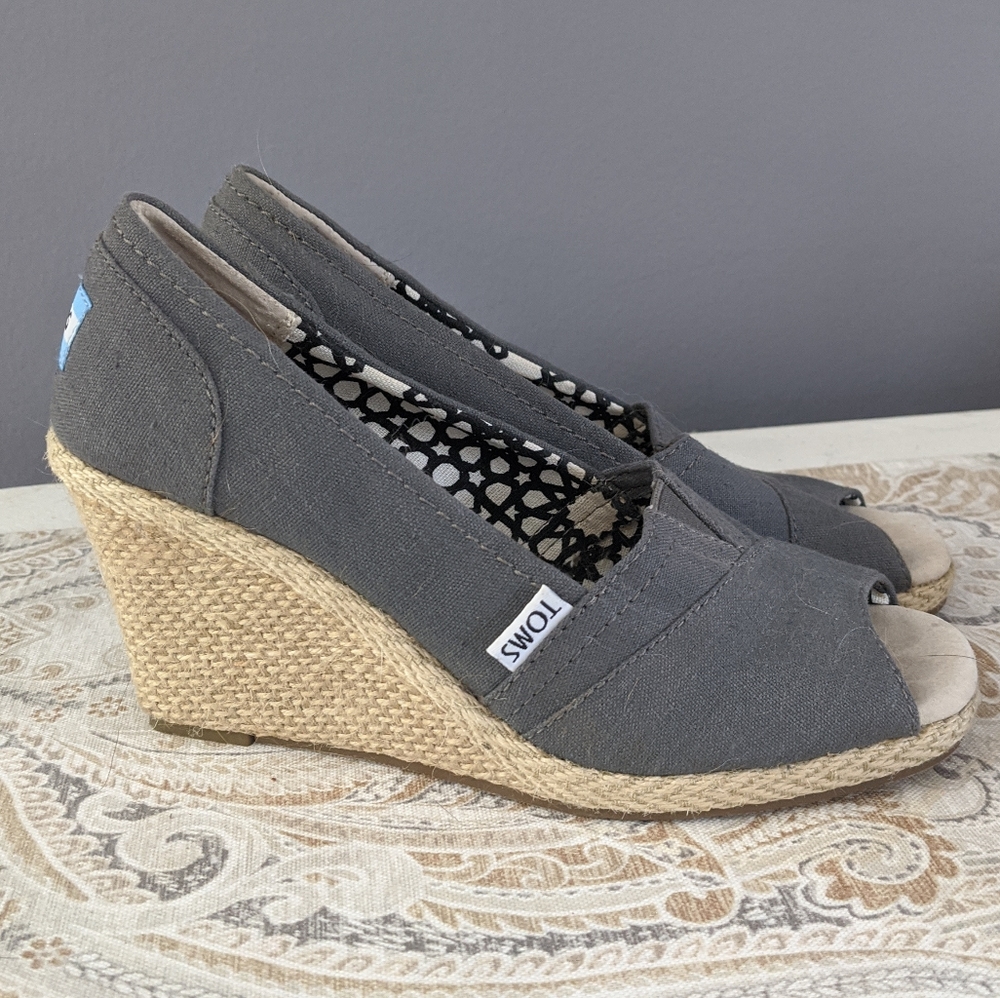 Tom's wedges gray
